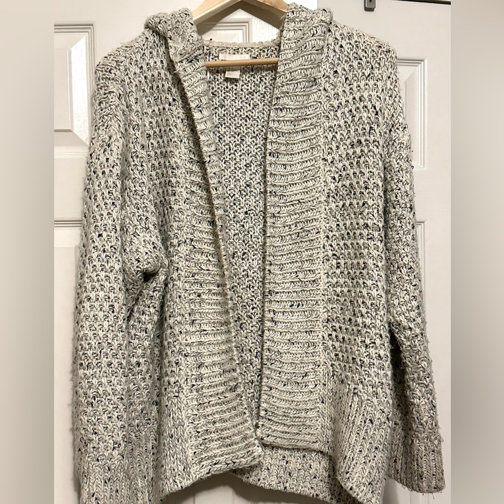 H&M Women’s Black & white knitted sweater